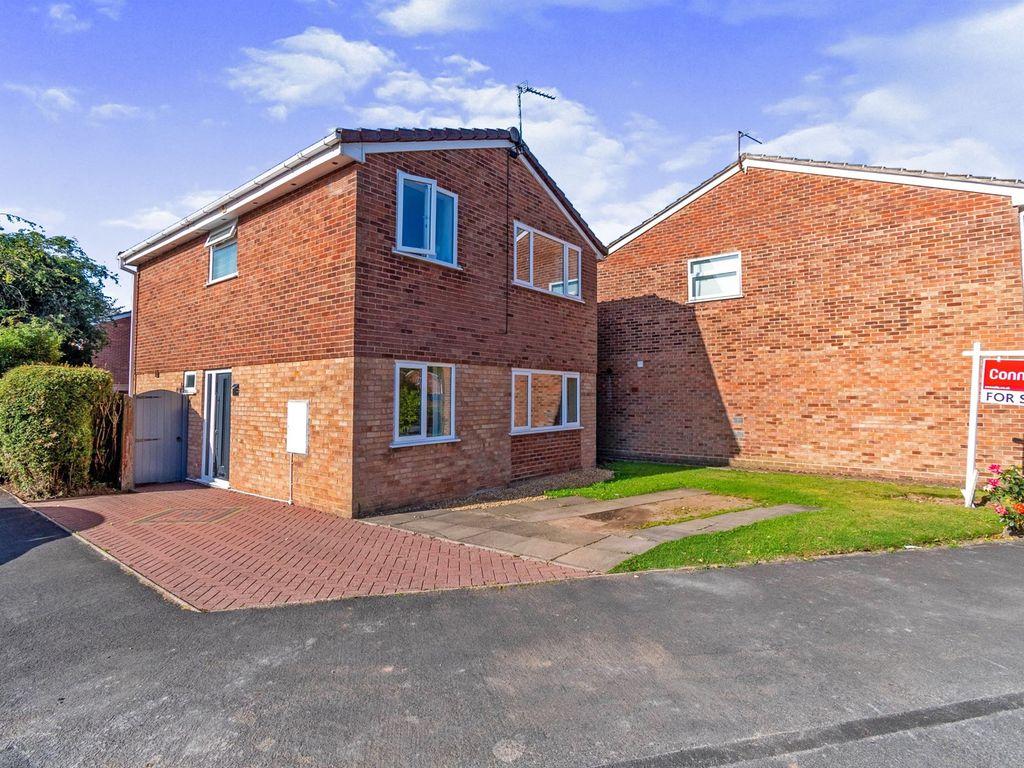 4 bed detached house for sale in Chepstow Close, Perton, Wolverhampton