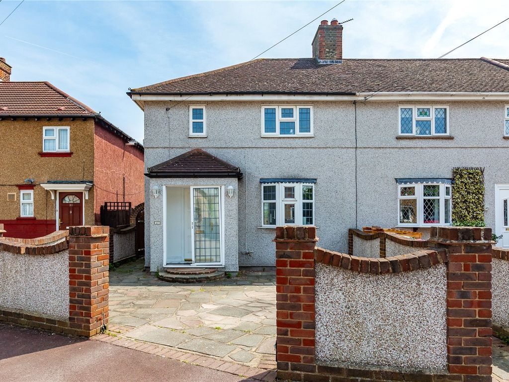 3 bed end terrace house for sale in Crescent Road, Dagenham RM10, £