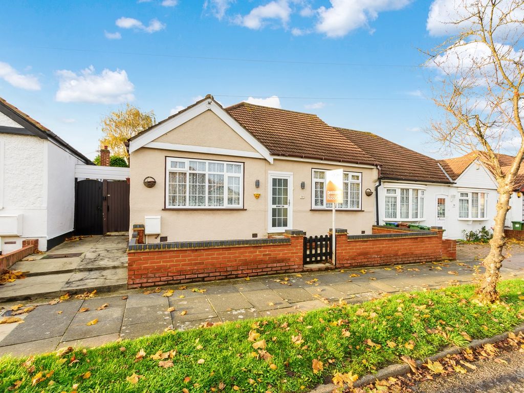 2 bed semidetached bungalow for sale in Woodlands Avenue, Sidcup DA15