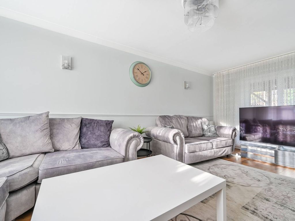 Aldershot Road, Stoughton, Guildford GU2  