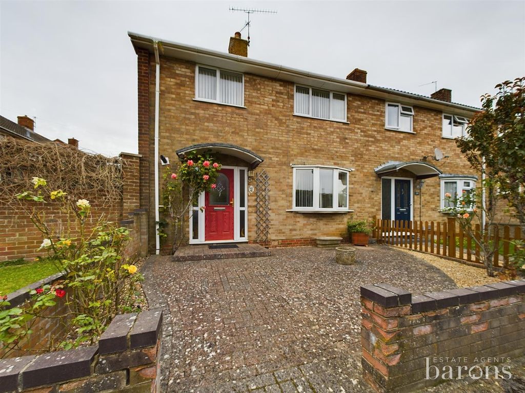 3 bed end terrace house for sale in Stag Hill, South Ham, Basingstoke
