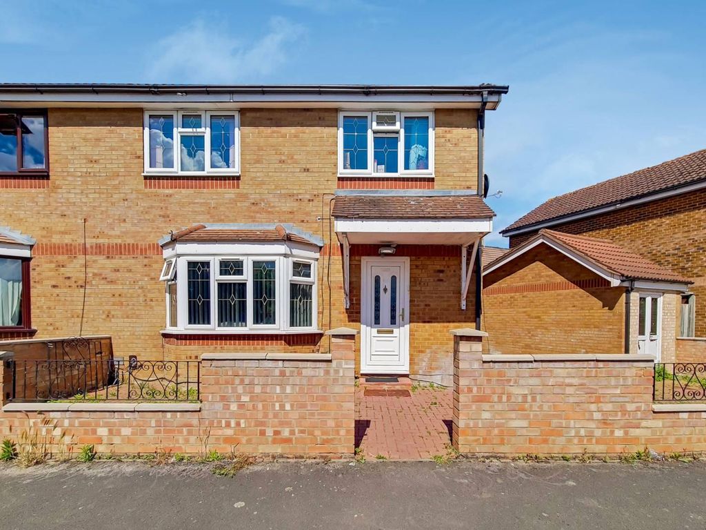 4 bed semidetached house for sale in Kirkwall Spur, Slough SL1 Zoopla