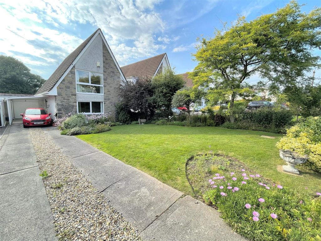 4 bed detached house for sale in Lady Housty Avenue, Newton, Swansea