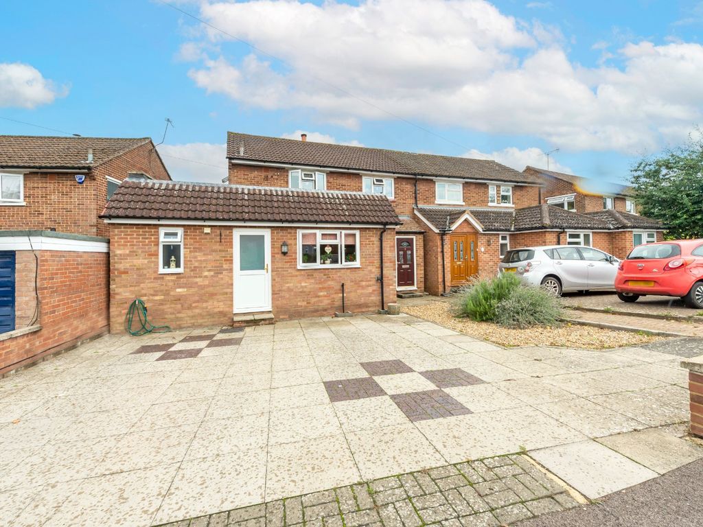 3 bed semidetached house for sale in Partridge Road, St. Albans