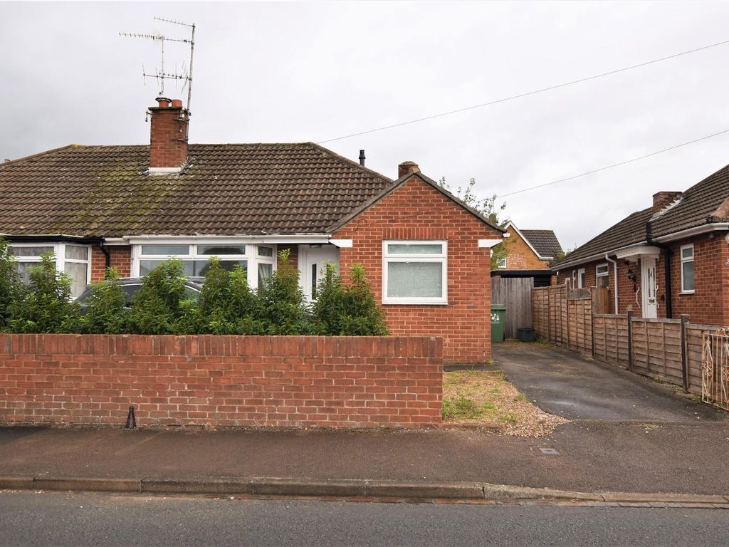3 bed semidetached bungalow to rent in Langdale Road, Hatherley