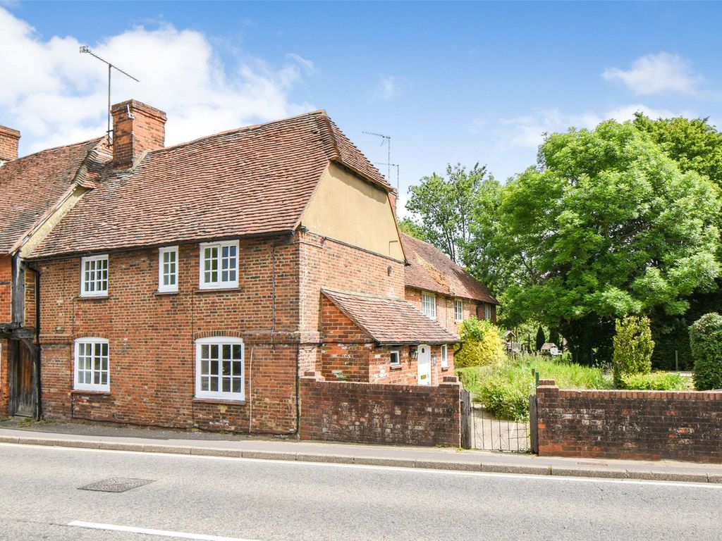 3 bed end terrace house for sale in Hook Road, North Warnborough, Hook