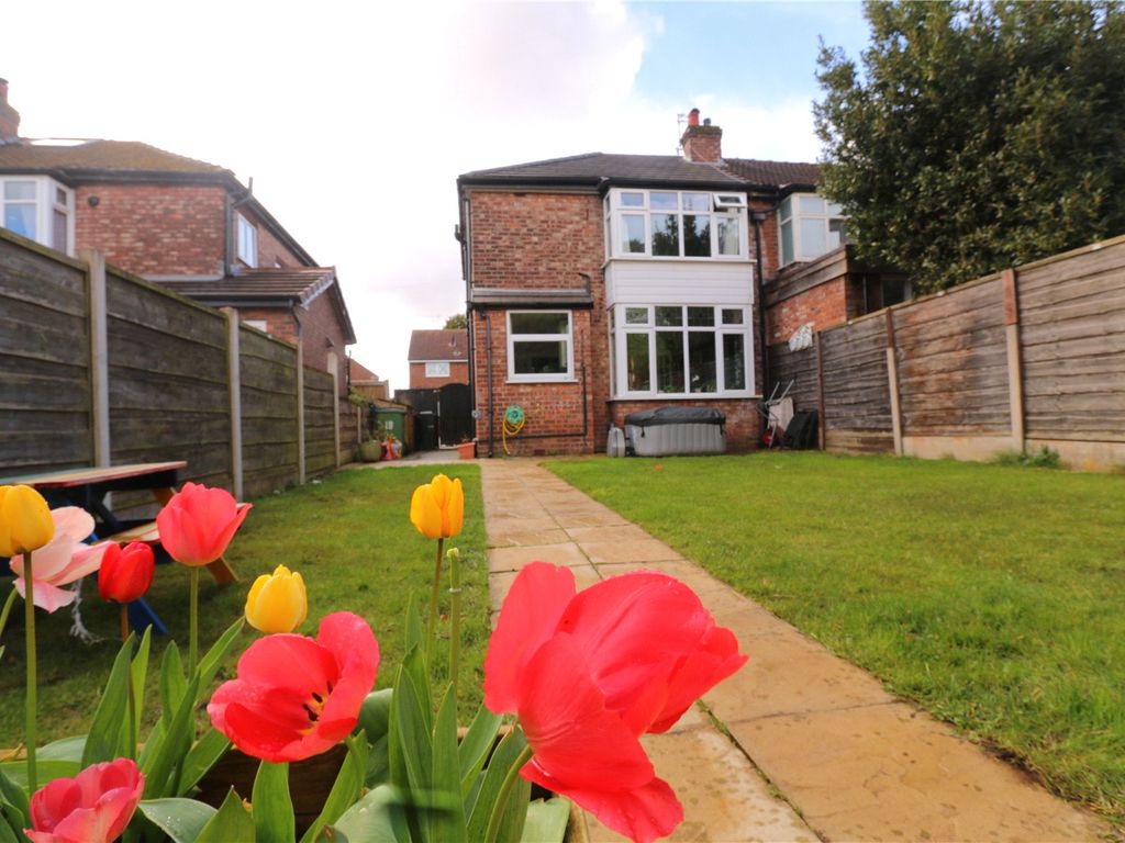 3 bed semidetached house for sale in Hassop Road, Stockport, Greater