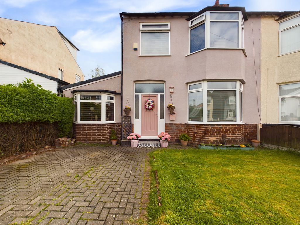 4 bed semidetached house for sale in Eccleshill Road, Stoneycroft