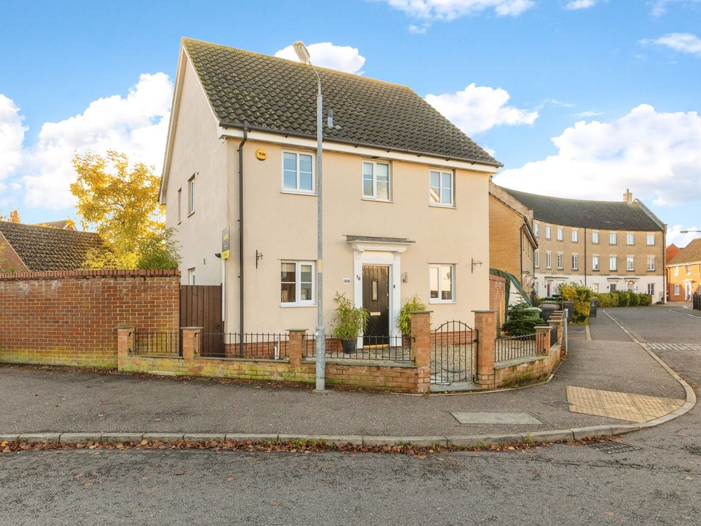 3 bed detached house for sale in Lomond Road, Attleborough, Norfolk