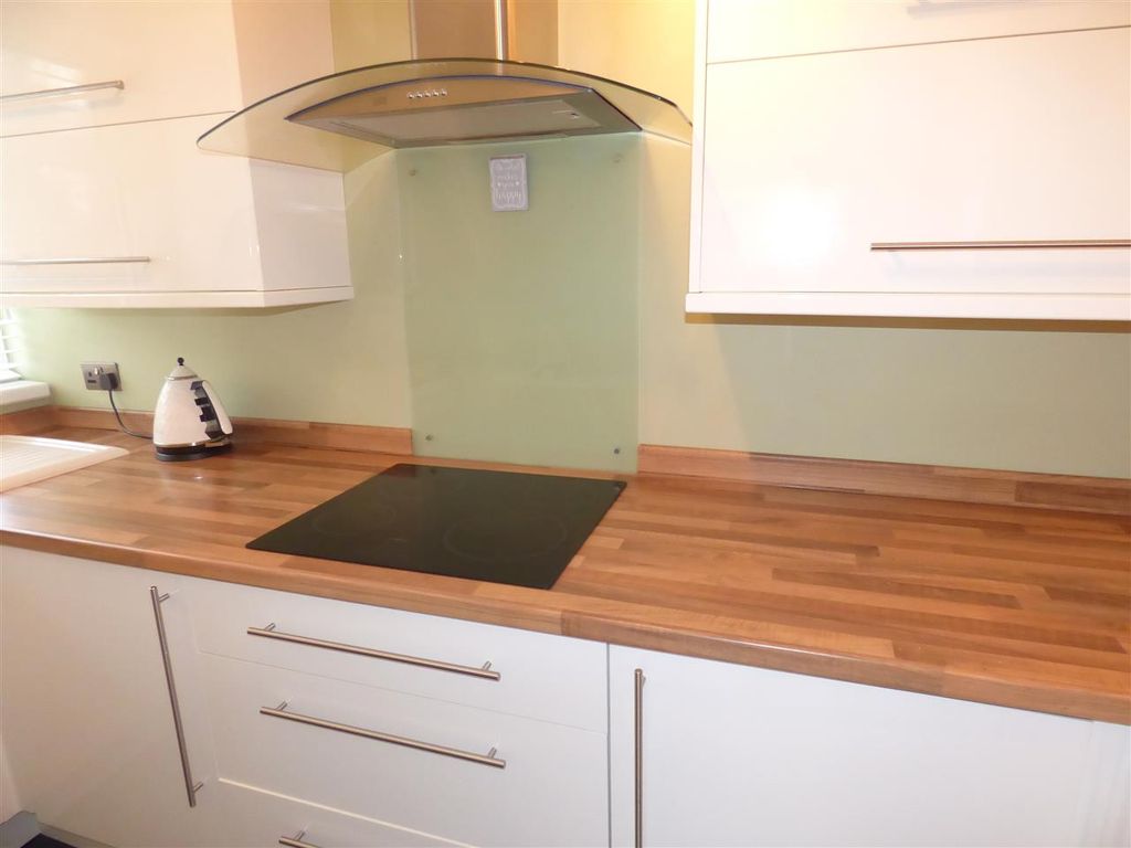 2 bed flat to rent in Meade Close, Rainhill, Prescot L35, £795 pcm Zoopla