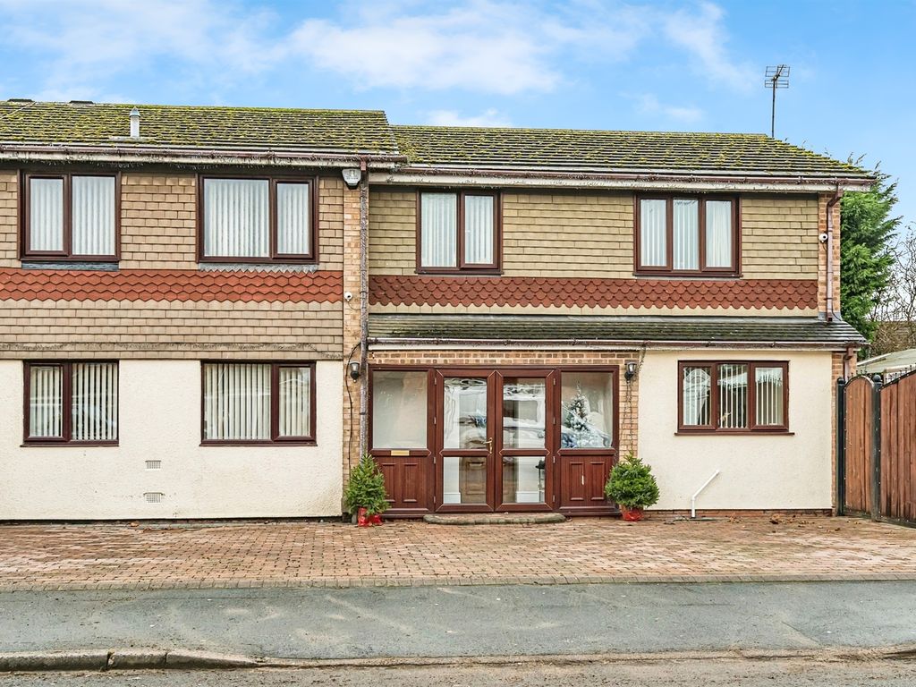 5 bed semidetached house for sale in Oakley Avenue, Tipton DY4, £