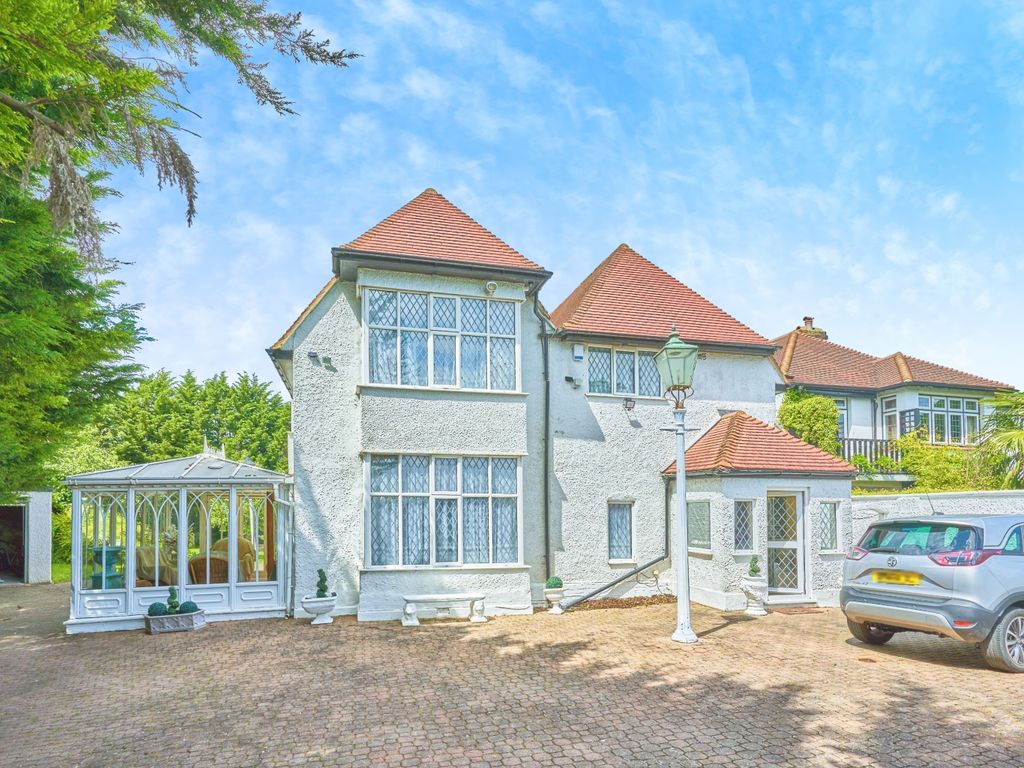 4 bed detached house for sale in Pollards Hill North, London SW16, £
