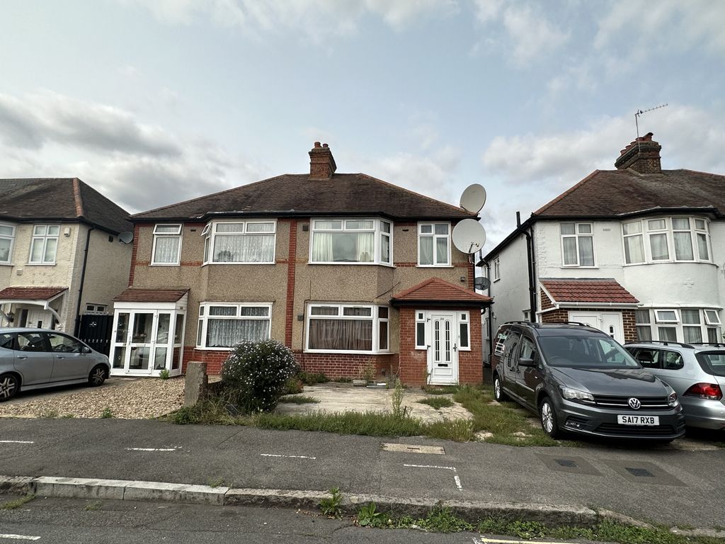 3 bed semidetached house for sale in Worton Gardens, Isleworth TW7, £