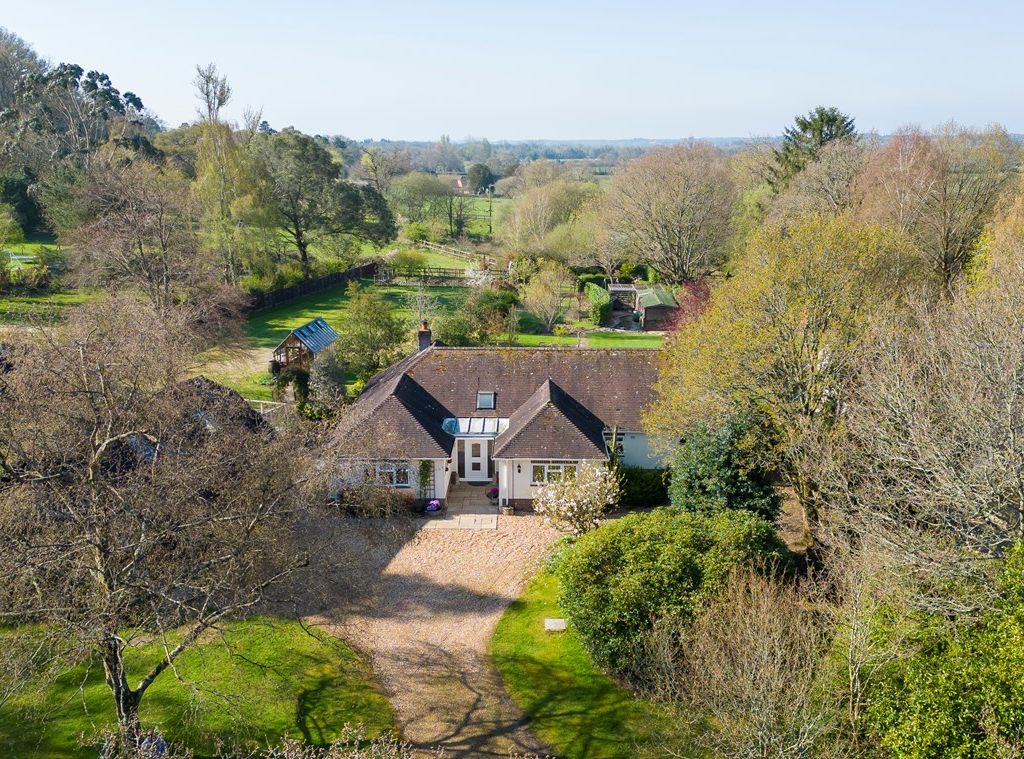 4 bed detached house for sale in Frogham Hill, Stuckton, Fordingbridge