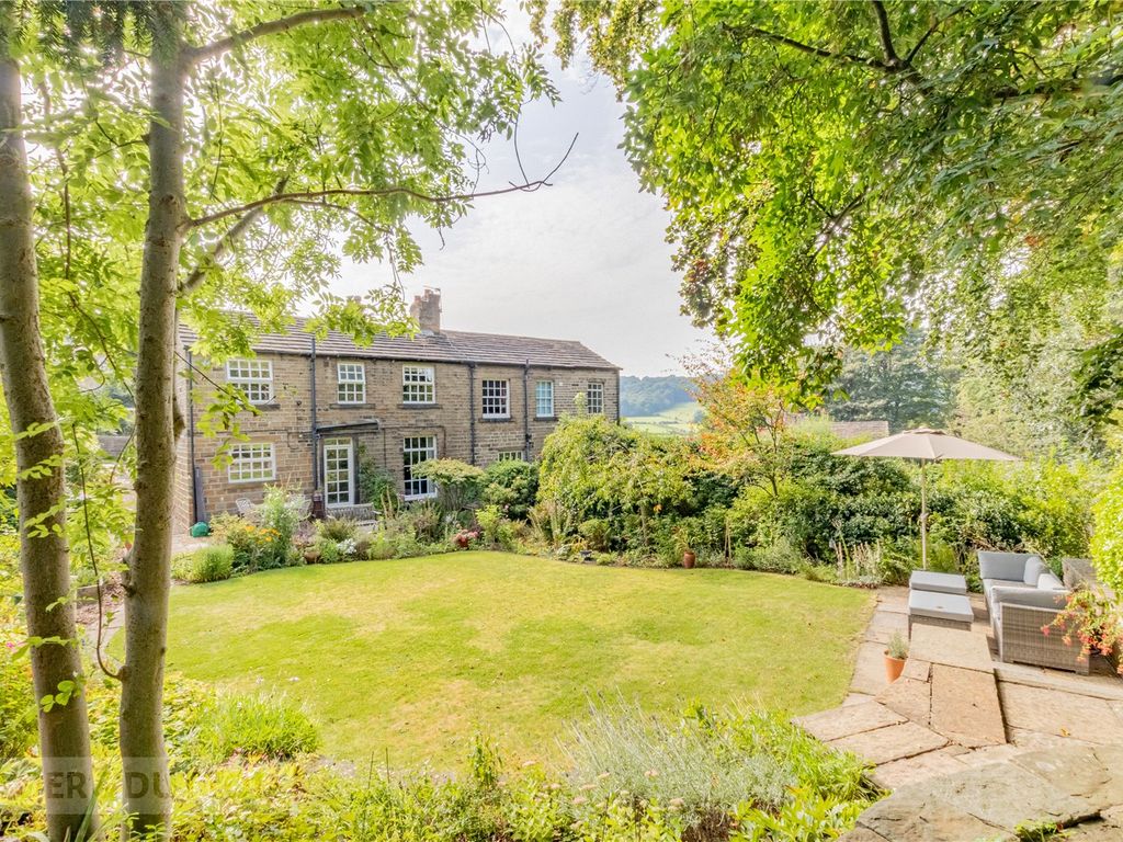 4 bed semidetached house for sale in Far Dene, Kirkburton