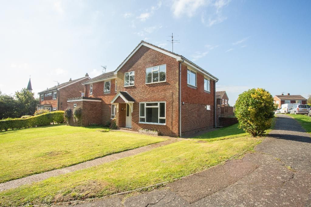 3 bed semidetached house to rent in Grange Close, Horam, East Sussex