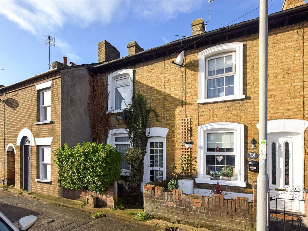 2 bed terraced house to rent in Dunstable Road, Toddington, Dunstable