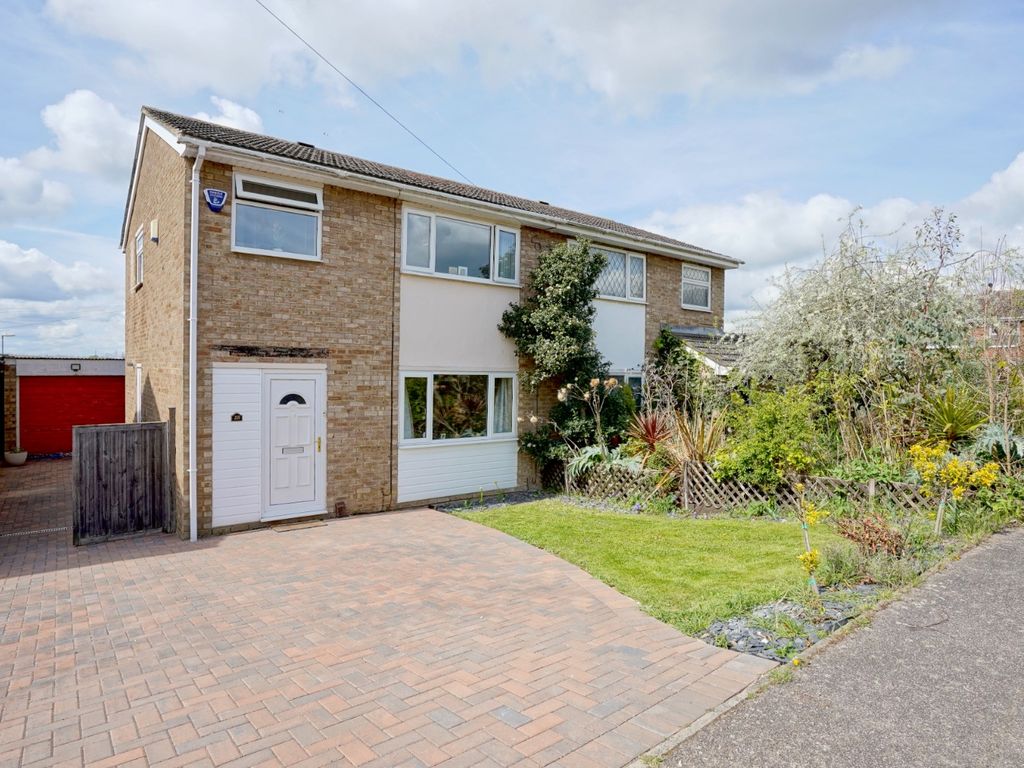 3 bed semidetached house for sale in Philip Gardens, St. Neots