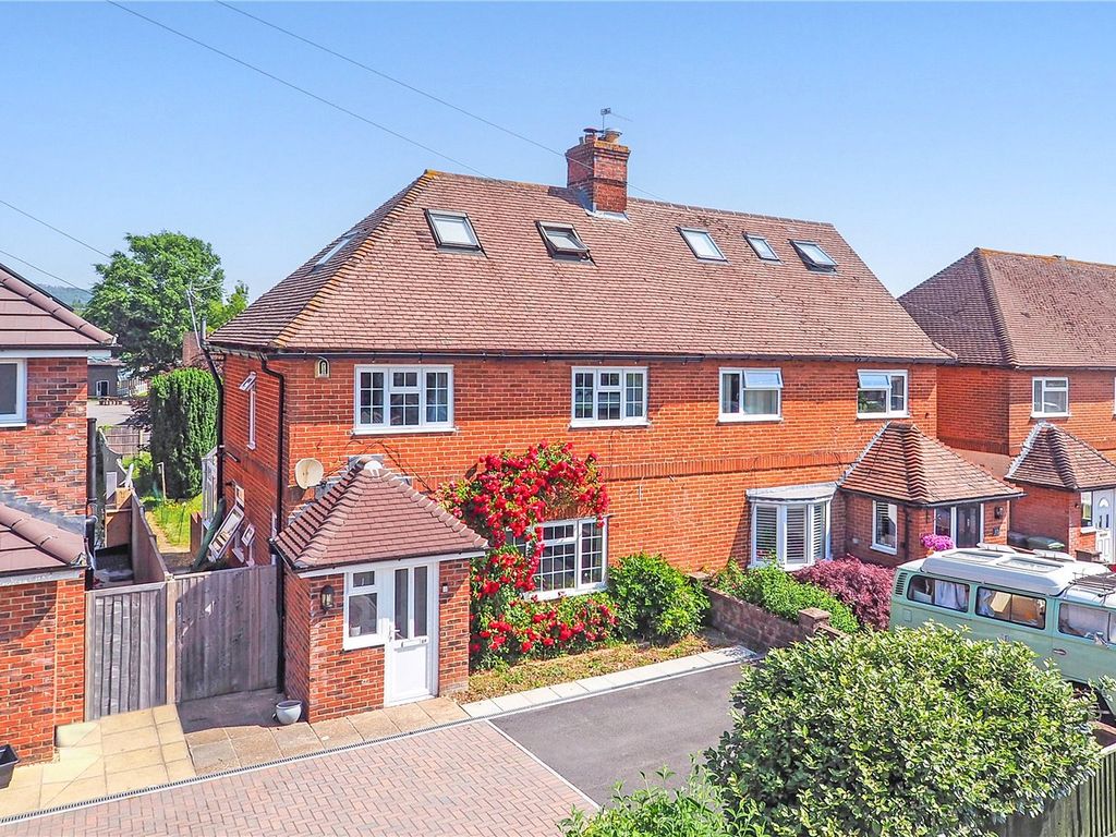 4 bed semidetached house for sale in Cranford Road, Petersfield