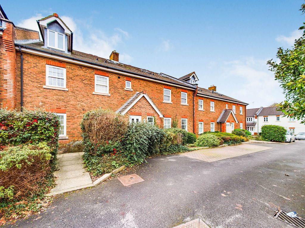 2 bed flat for sale in Eastgate Mews, Brighton Road, Horsham RH13 Zoopla