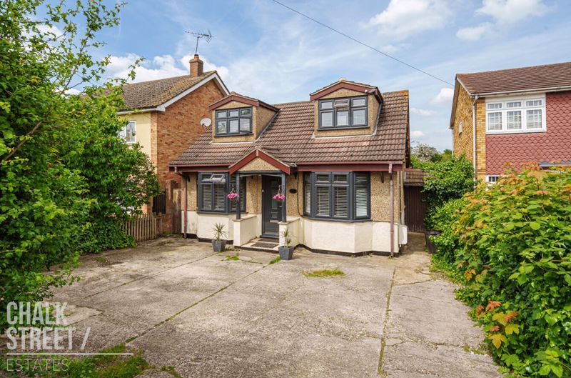 4 bed detached house for sale in Chase Cross Road, Collier Row RM5, £