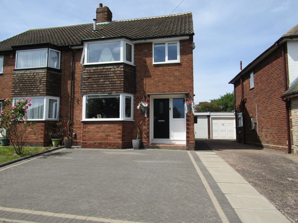3 bed semidetached house to rent in Gainsborough Crescent, Great Barr