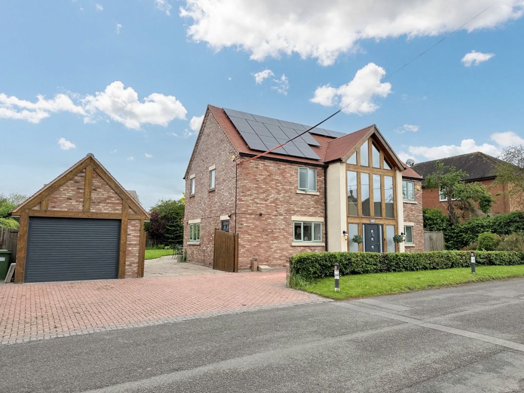 4 bed detached house for sale in Hawick House, Waters Upton TF6, £