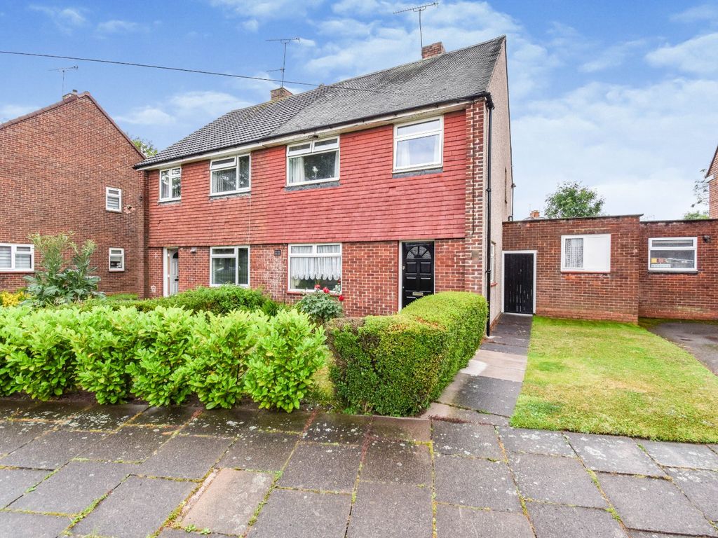 3 bed semidetached house for sale in Weavers Walk, Coventry, West