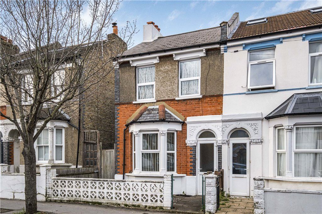3 bed end terrace house for sale in Belmont Road, London SE25, £400,000