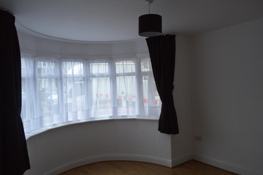 5 bed semidetached house to rent in Bideford Road, Ruislip, Greater