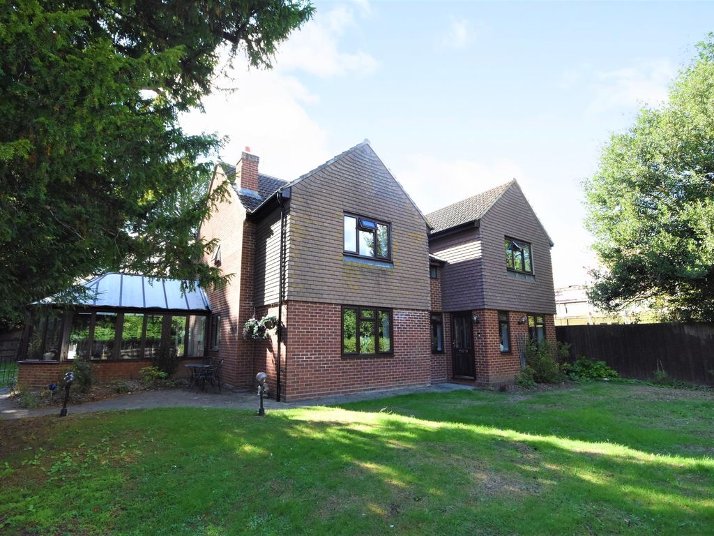 4 bed detached house for sale in Andrew Close, Braintree CM7 Zoopla