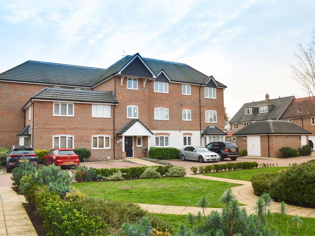 2 bed flat for sale in Scholars Place, WaltonOnThames KT12 Zoopla
