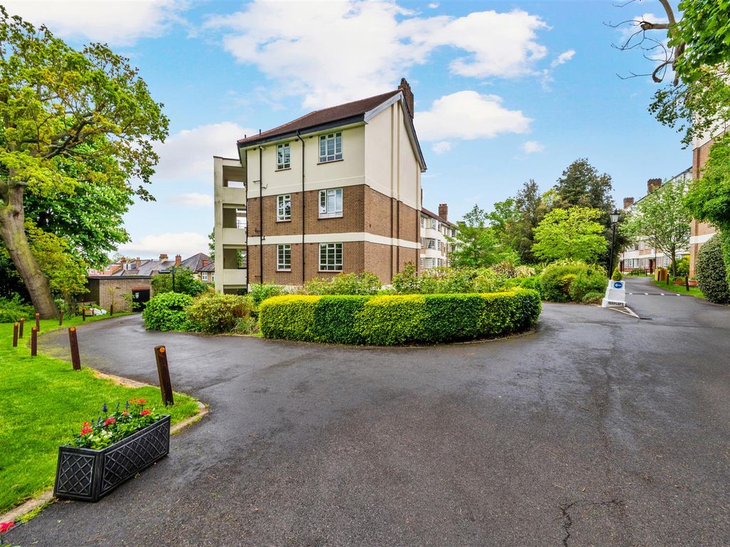 2 bed flat for sale in Edge Hill Court, Edge Hill SW19 Zoopla