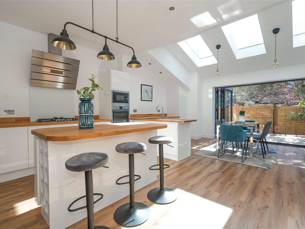 4 bed terraced house for sale in Cornwall Avenue, London N22, £