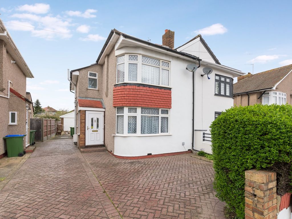 3 bed semidetached house for sale in Wendover Way, Welling DA16, £