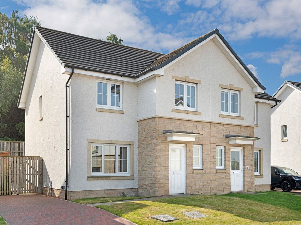 3 bed semidetached house for sale in Leggatston Avenue, Glenmill