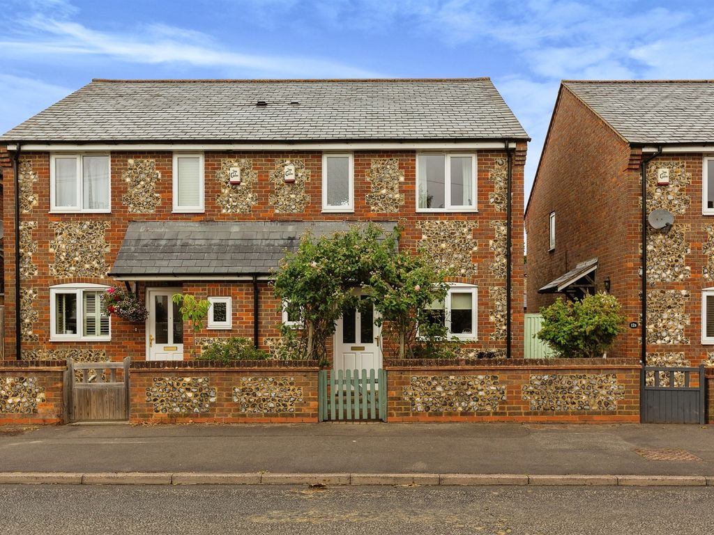 3 bed semidetached house for sale in High Street, Prestwood, Great