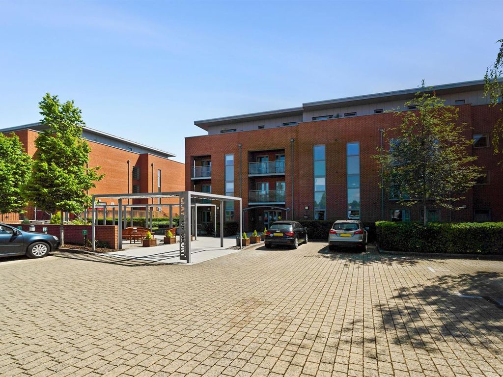 1 bed flat for sale in Clayton Court, The Brow, Burgess Hill RH15 Zoopla