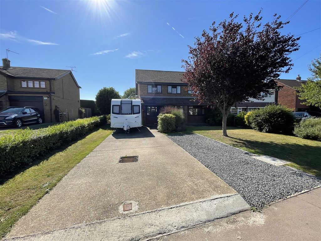 5 bed detached house for sale in Princess Margaret Road, East Tilbury