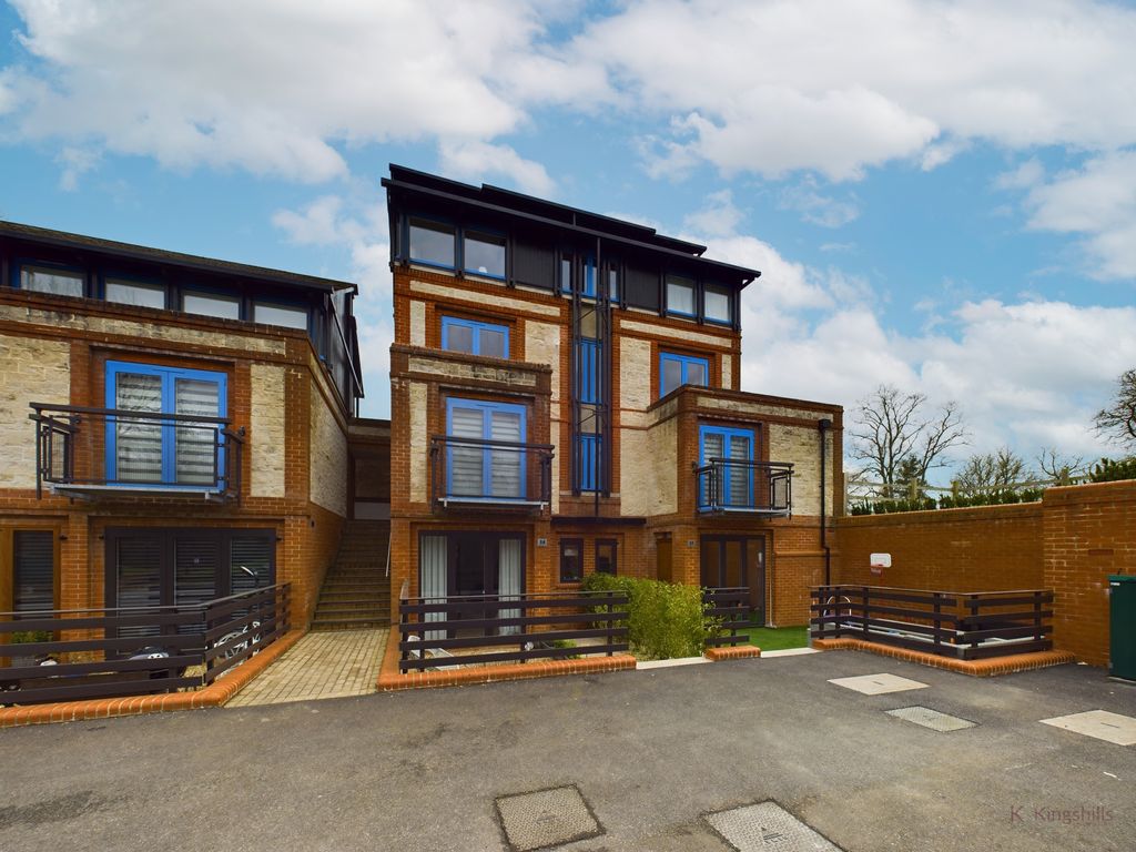 1 bed flat for sale in Four Ashes Road, Cryers Hill, High HP15