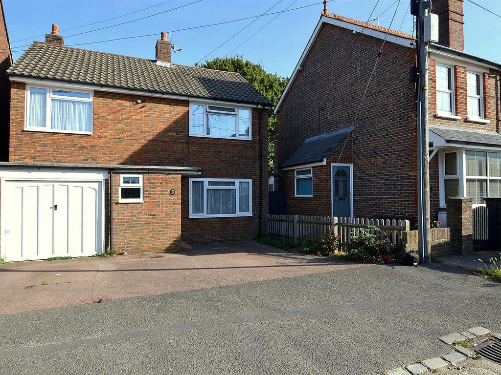 3 bed detached house for sale in Sackville Road, Hailsham BN27, £