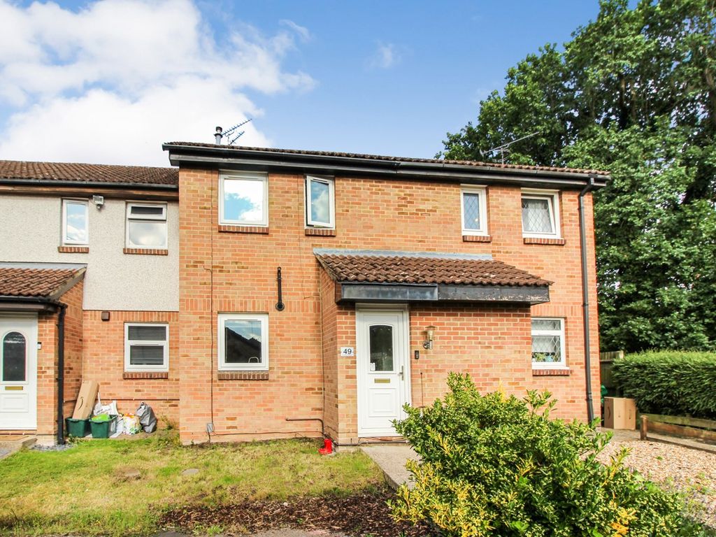 2 bed terraced house for sale in Pemberton Gardens, Calcot, Reading