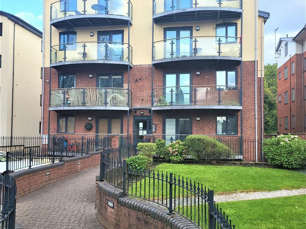 3 bed flat to rent in Upper Chorlton Road, Old Trafford, Manchester M16