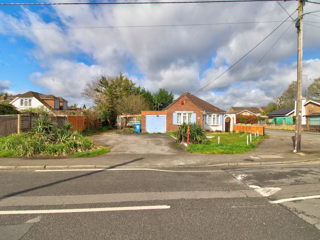3 bed detached bungalow for sale in Owlsmoor Road, Owlsmoor, Sandhurst