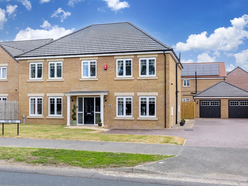 5 bed property for sale in The Mile, Pocklington, York YO42, £550,000