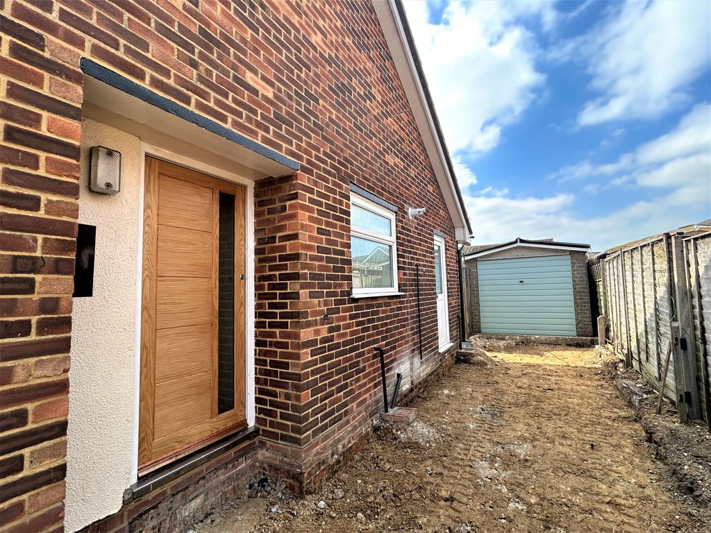2 bed bungalow to rent in Marylands Crescent, Bognor Regis PO22 Zoopla