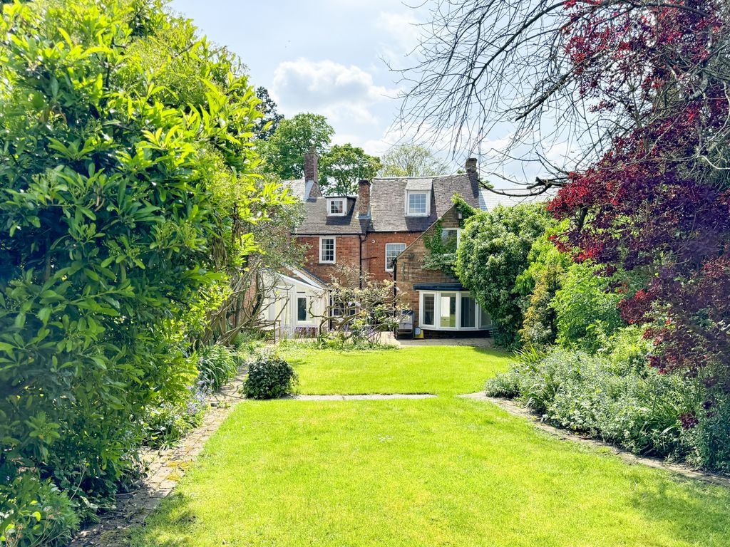 5 bed villa for sale in High Street, Centre Of Thame, Oxfordshire