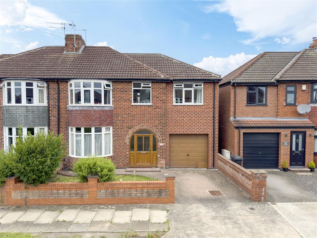 4 bed semidetached house for sale in The Garlands, York YO30, £425,000