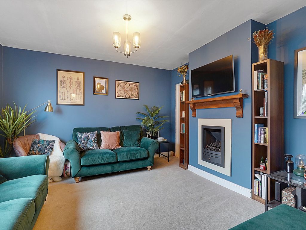 3 bed semidetached house for sale in Eastcourt Lane, Gillingham ME8, £