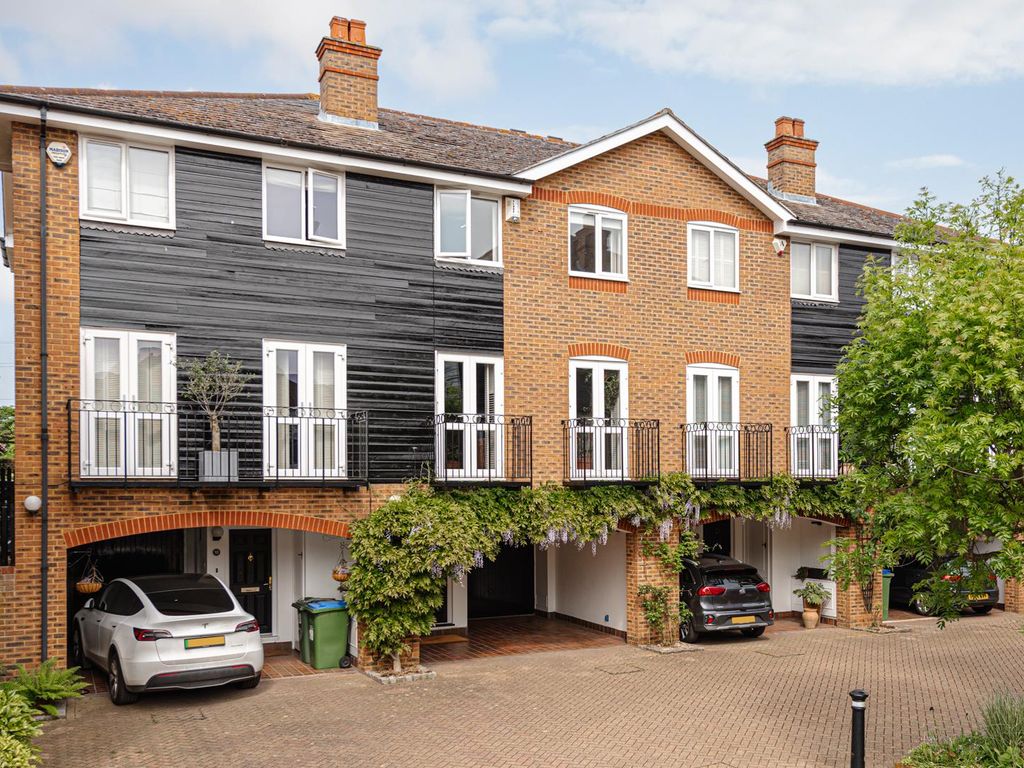 3 bed town house for sale in Harvest Lane, Thames Ditton KT7 Zoopla